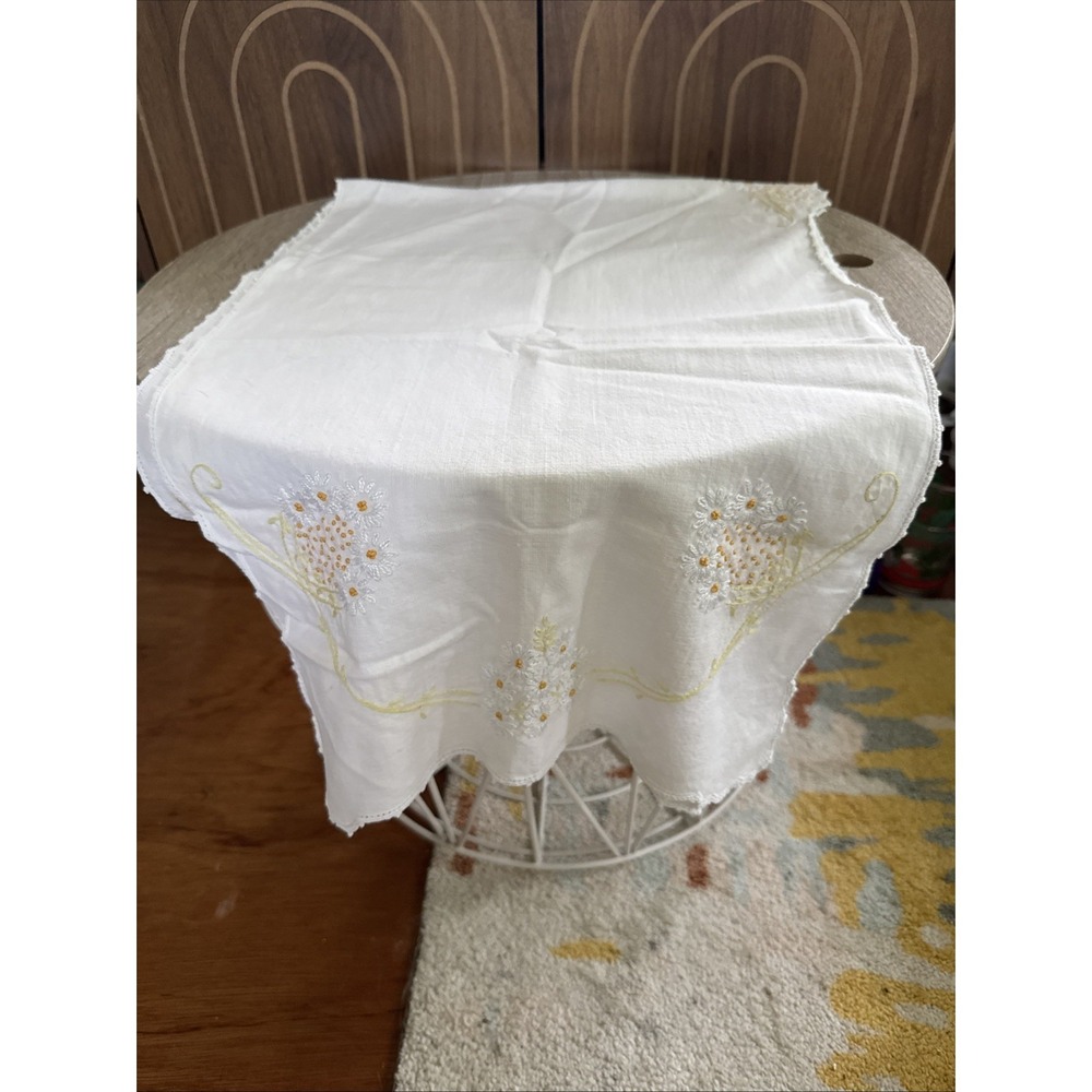 Vintage Floral Daisy Hand Embroidered Dresser Table Runner 47"